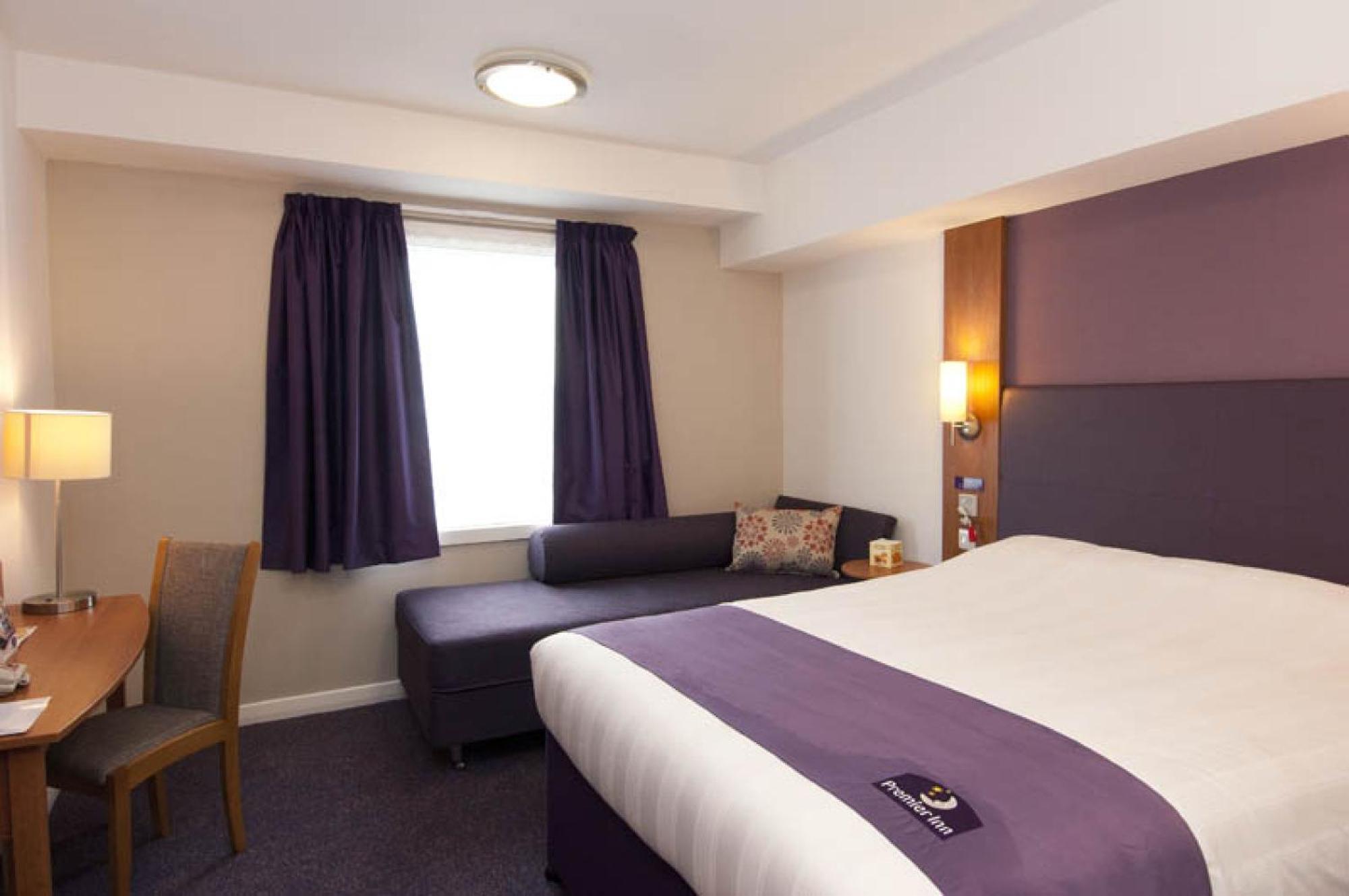 Premier Inn Dundee West Extérieur photo