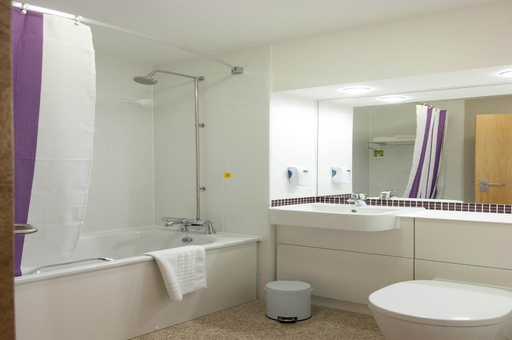 Premier Inn Dundee West Extérieur photo