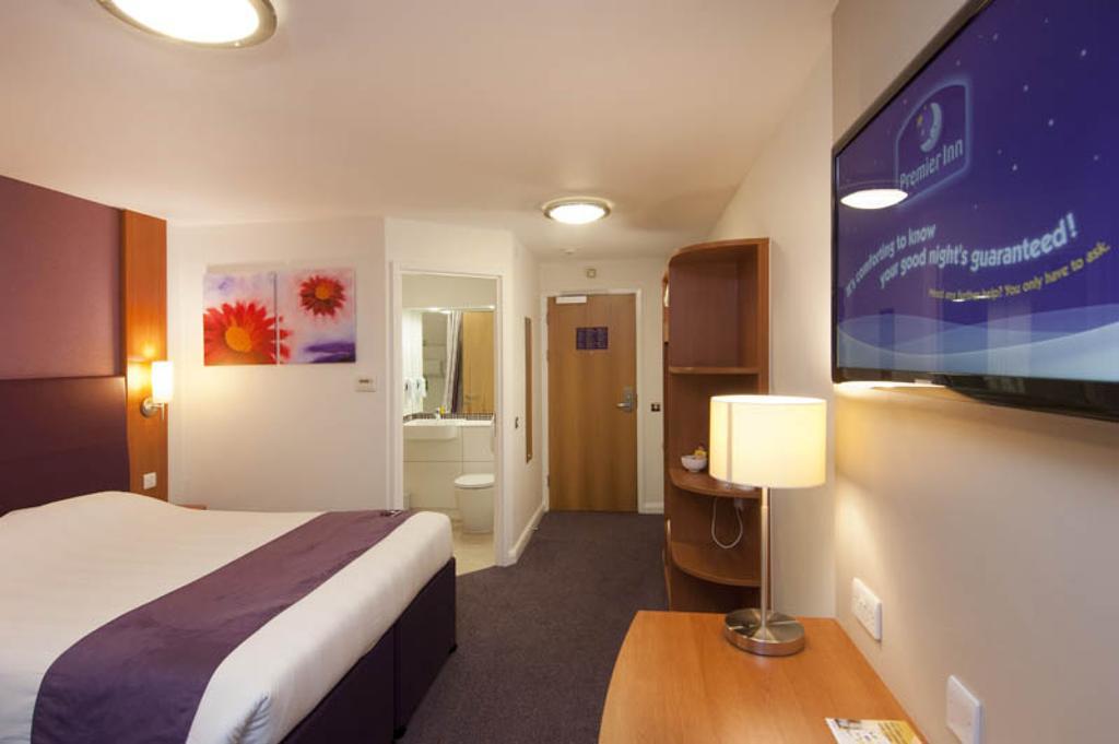 Premier Inn Dundee West Extérieur photo