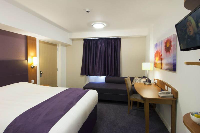 Premier Inn Dundee West Extérieur photo